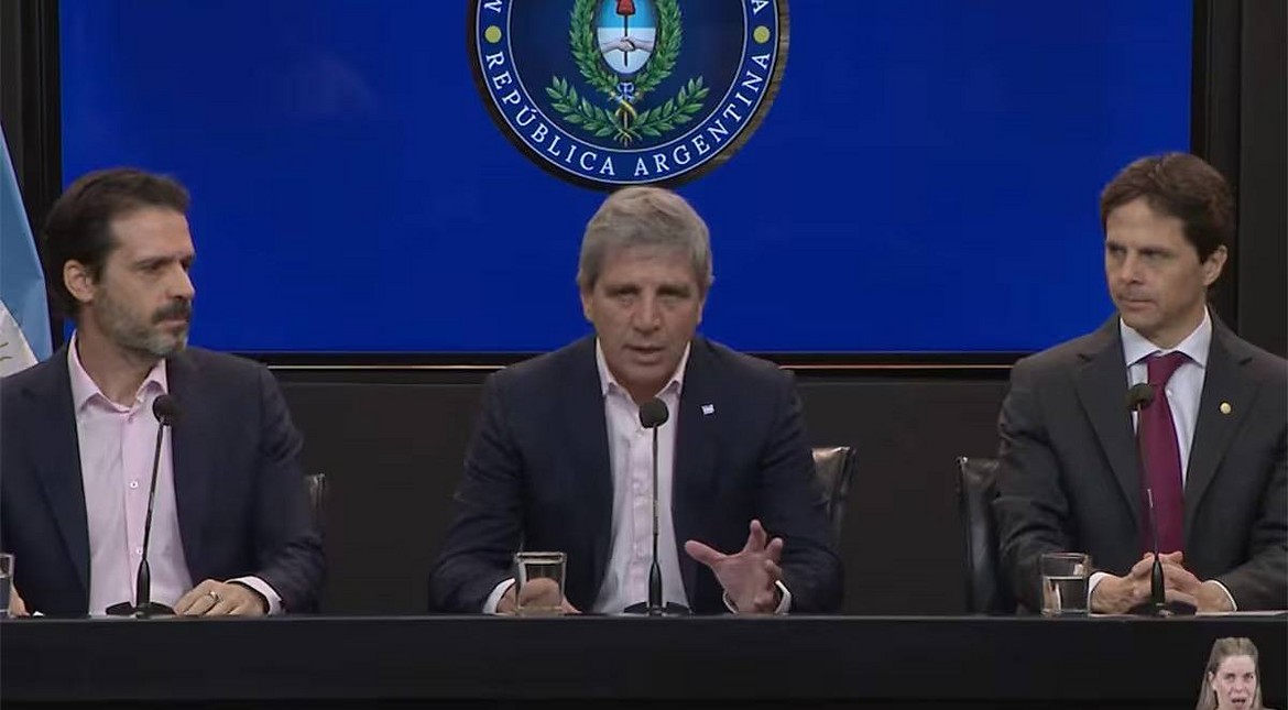 Caputo anunció un programa para impulsar el crédito hipotecario con fondos de la Anses
