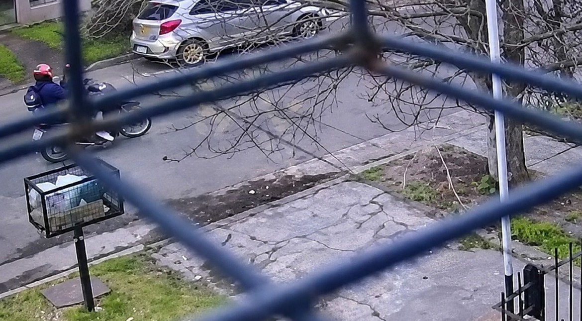 En cuestión de segundos: le robaron el auto y todo quedó grabado