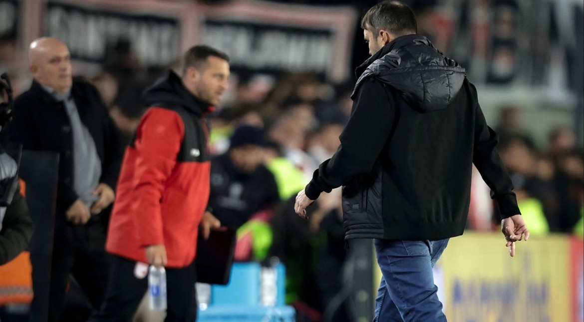 ¿Se va? Coudet suspendió la conferencia de prensa y tiene un pie y medio afuera de River
