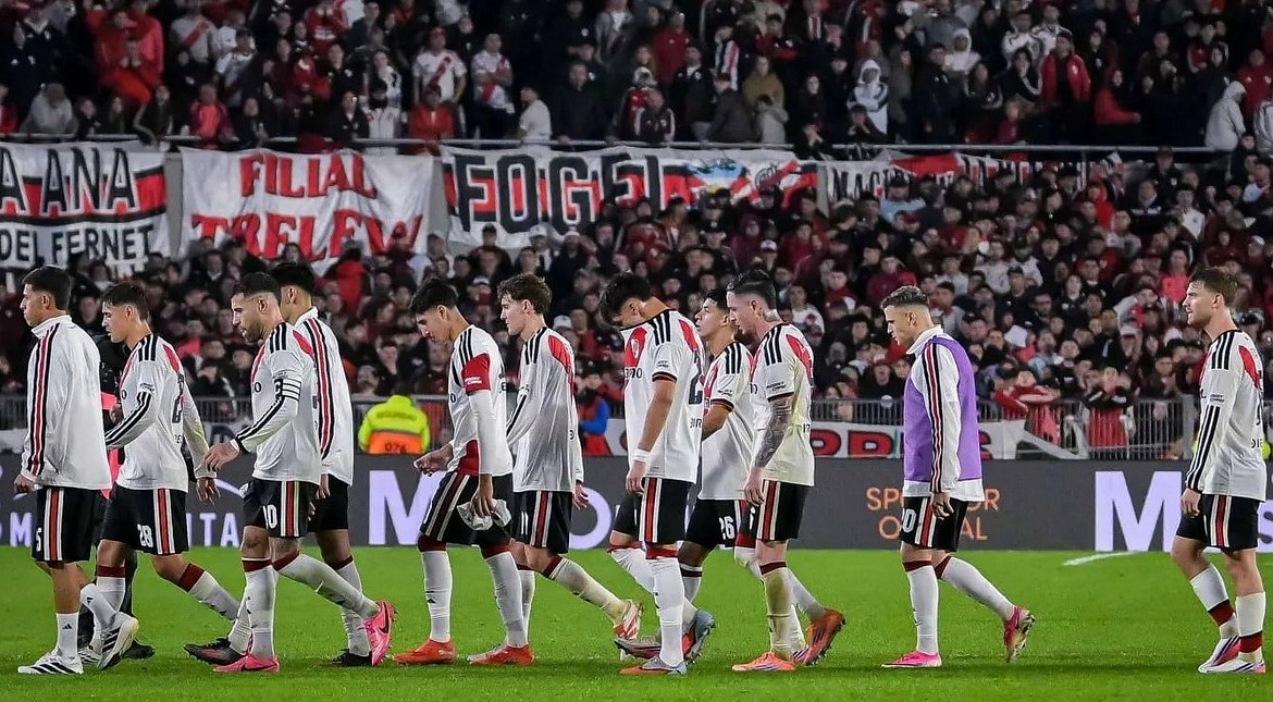 Fuego amigo: dos jugadores de River se burlaron de la eliminación