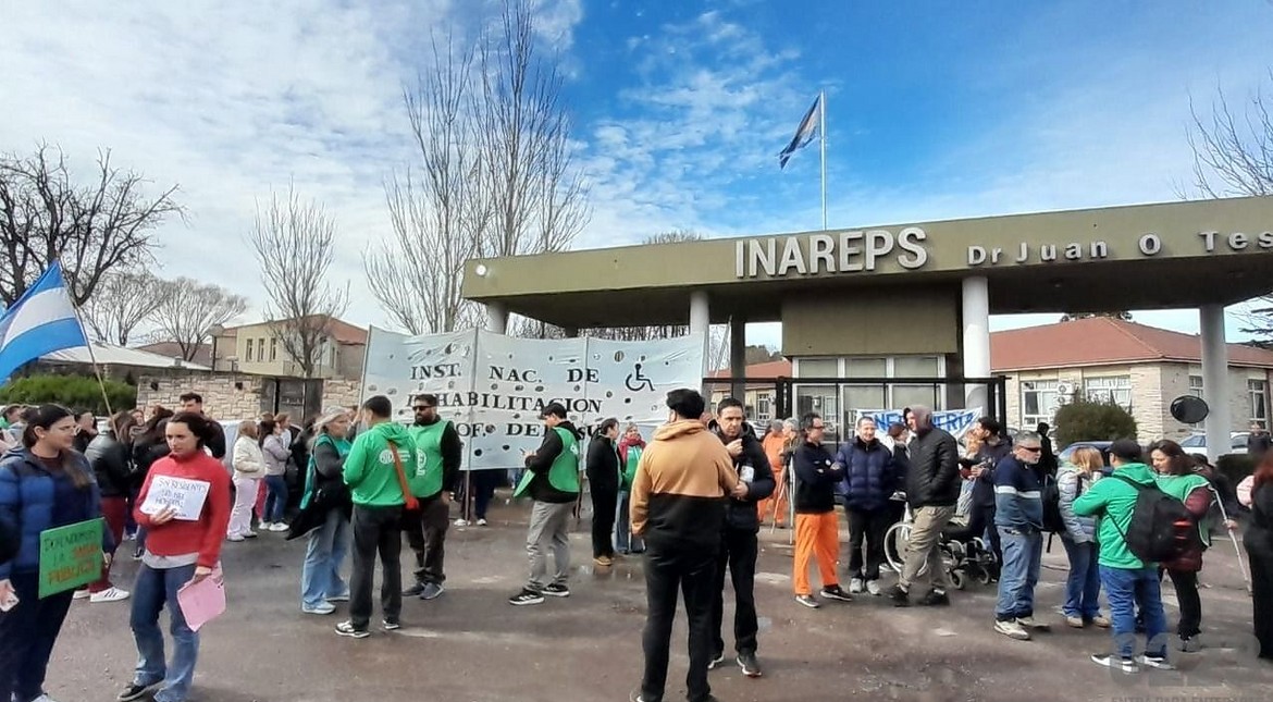 Trabajadores del Inareps en alerta: “Muchos tienen dos trabajos para poder sostener uno”