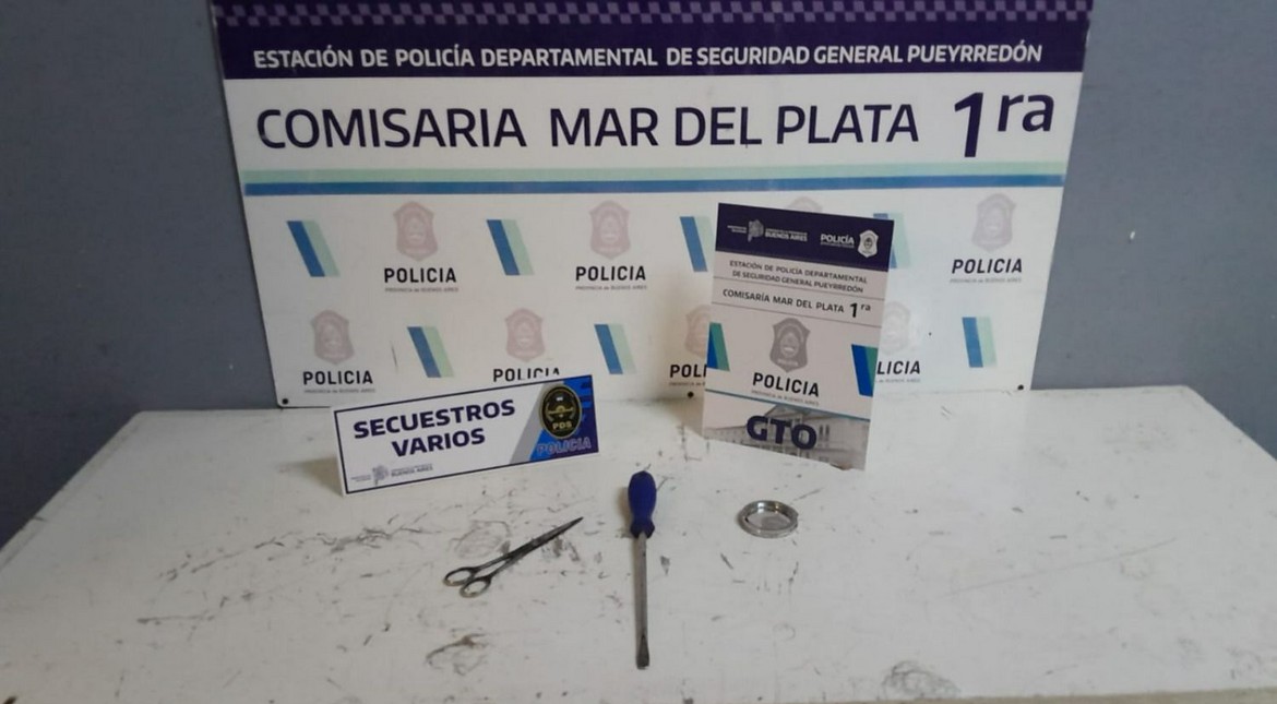 Todas las mañas: usó un espejo y una tijera para abrir un auto y robar mercadería