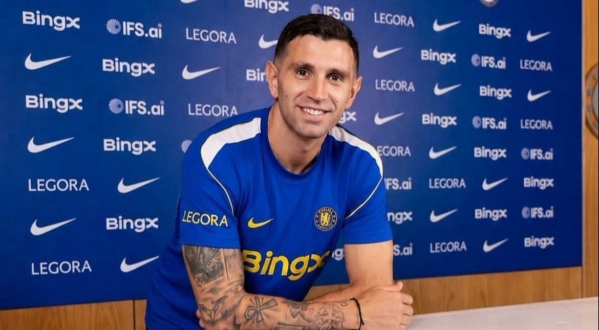Llegó la oferta y "Dibu" Martínez jugará en un grande de la Premier League