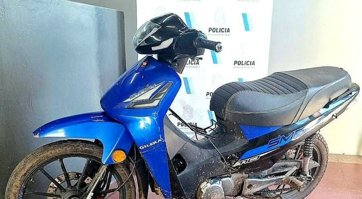“Pisteaba” con la moto: era robada y lo detuvieron