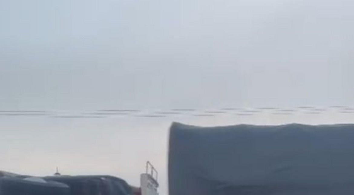 Tremendo choque en la Ruta 2: un camión quedó volcado y otro terminó destrozado
