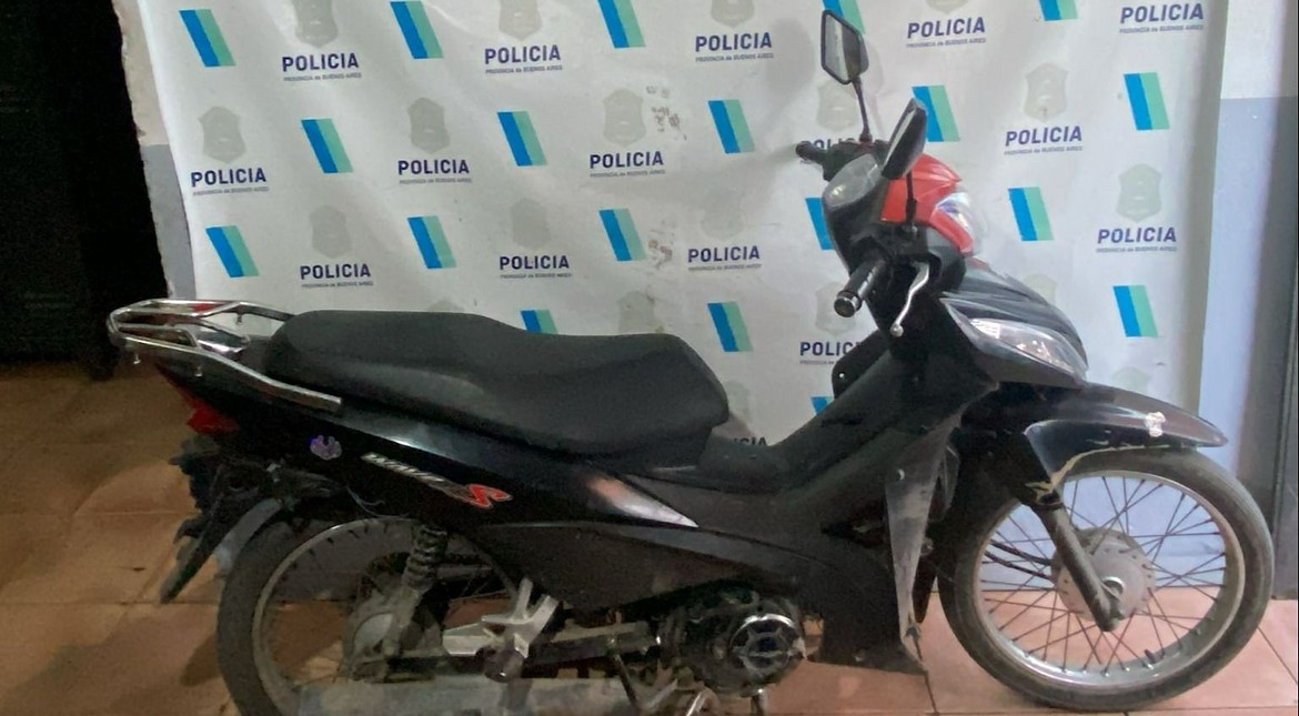 Andaba en una moto sin patente y descubrieron que era robada