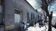 Los dueños del predio piden desalojar el conventillo del barrio Don Bosco