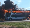 Otra vez se incendió un micro de El Rápido: los pasajeros escaparon de milagro