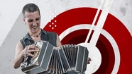 La historia de Leo, el bandoneonista que ahora toca con su verdadera identidad