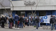 Protesta de mercantiles frente a una prepaga: echaron a una delegada gremial 
