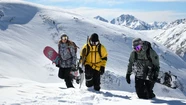 Jugarse la vida en la montaña: la travesía de profesionales de la nieve
