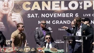 Video: Canelo Álvarez y Caleb Plant, a los golpes en conferencia de prensa