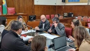 Funcionarios, concejales, consejeros escolares y sindicalistas volvieron a reunirse en el Concejo Deliberante. Foto: Prensa HCD.
