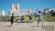 Con picnics y deporte, los estudiantes le dieron la bienvenida a la primavera en las plazas y las playas
