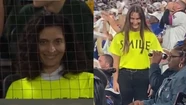Los actores se ubican en las butacas de los estadios para sonreir, de forma escalofriante, ante las cámaras y el público