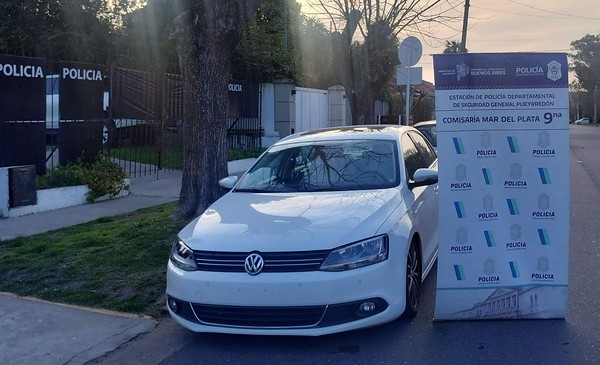 Tenía prohibido manejar y lo descubrieron cuando conducía un Vento | 0223