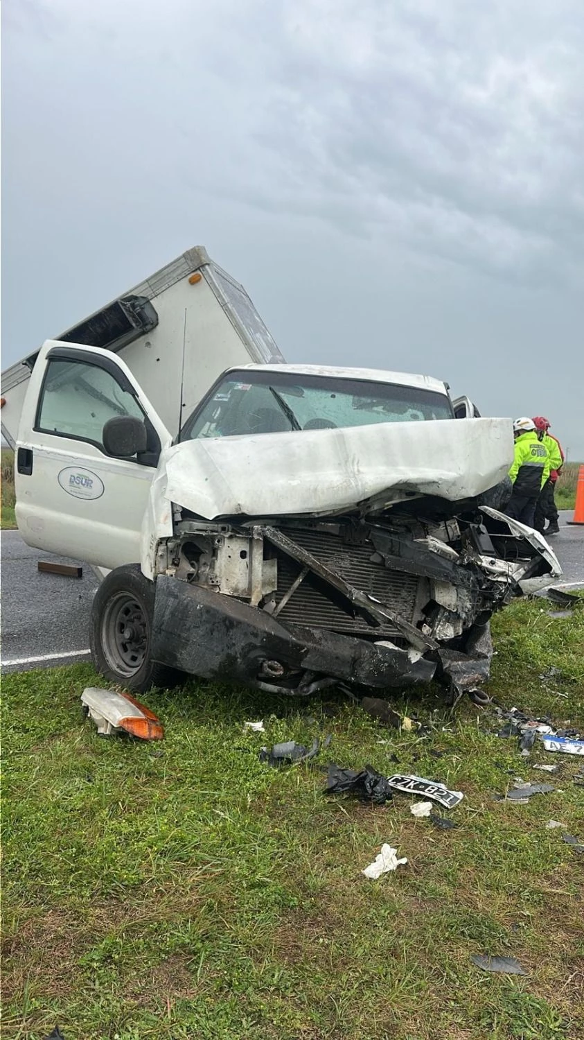 La camioneta en la que se trasladaban dos personas.