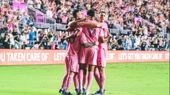 Messi, como si tuviera 20: Dos goles, una asistencia, cedió un penal y acerca a su equipo a los playoffs