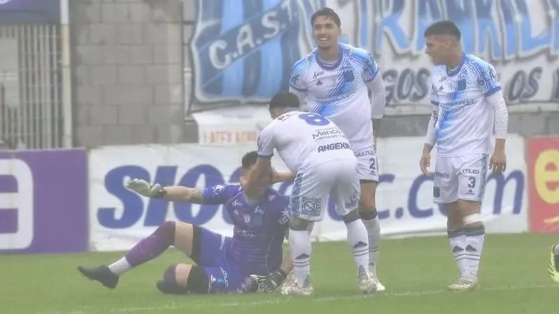 Video: El arquero de San Telmo hizo historia en la Primera Nacional con un gol ¡de arco a arco!