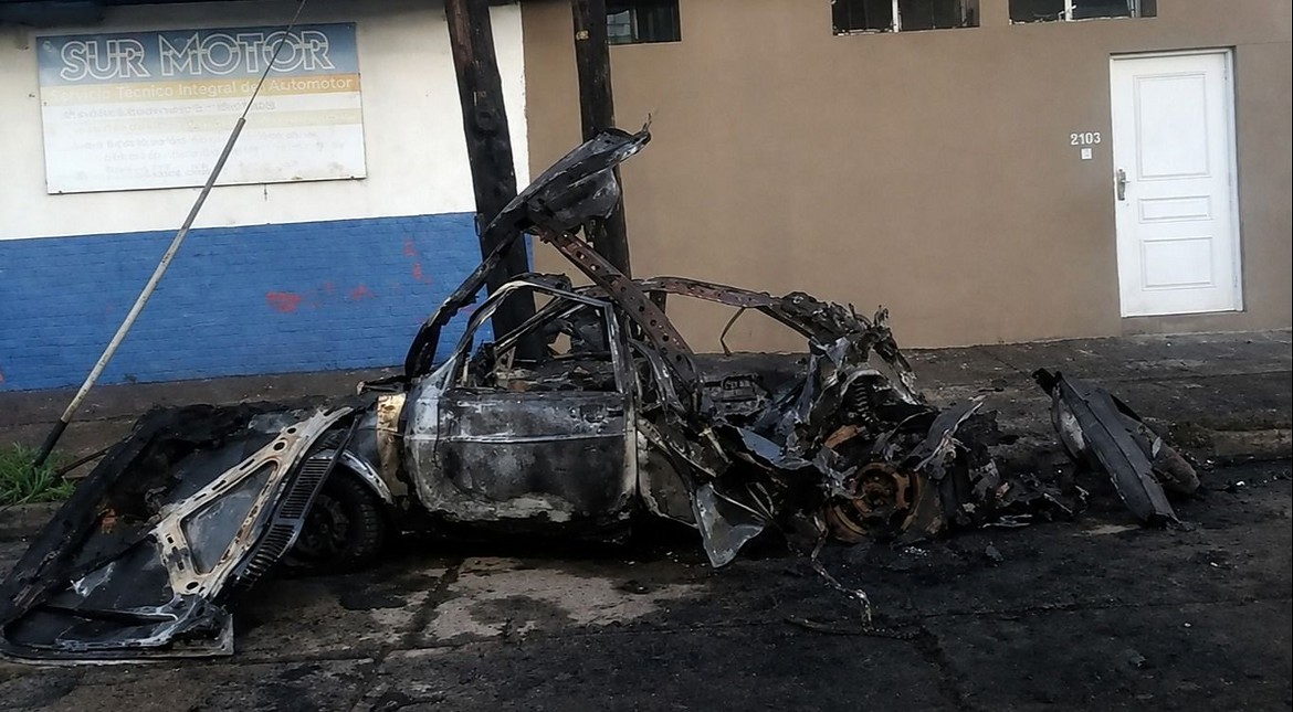 Incendiaron un auto abandonado y una explosión sembró el terror en un barrio de Mar del Plata
