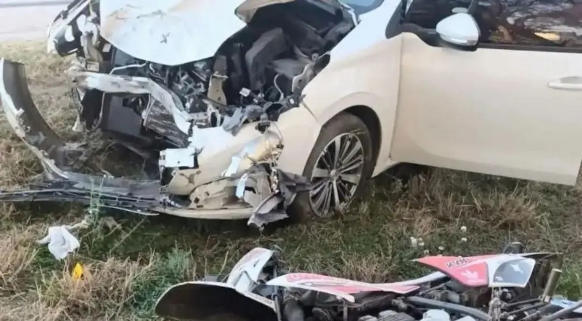 Tragedia en plena ruta: un joven motociclista murió tras chocar de frente contra un auto