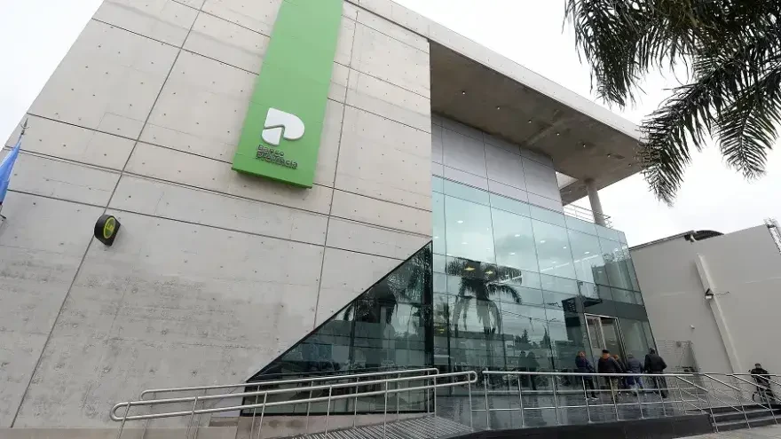 Denuncian cobros indebidos de paquetes del Banco Provincia: cuándo los devuelven
