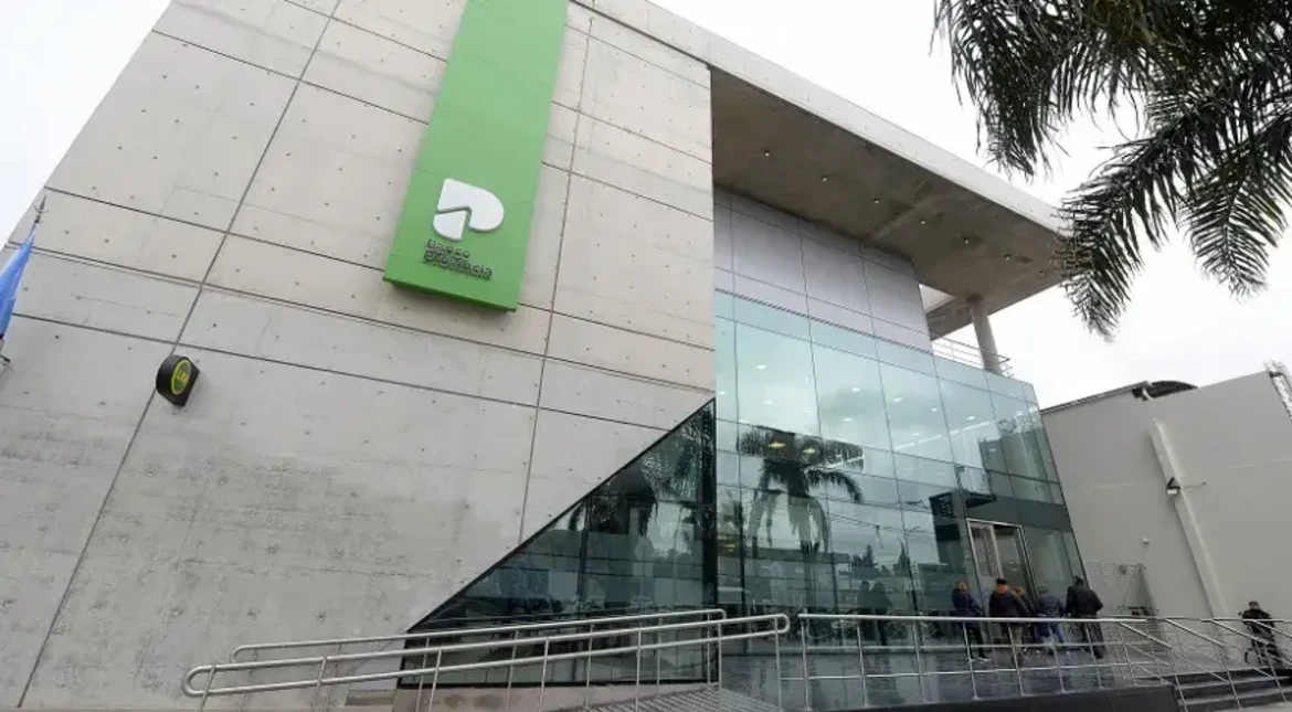 Denuncian cobros indebidos de paquetes del Banco Provincia: cuándo los devuelven