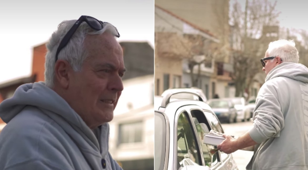 Tiene 62 años, vende gomitas en la calle y se animó a las redes: el hombre que convirtió su trabajo en un fenómeno viral