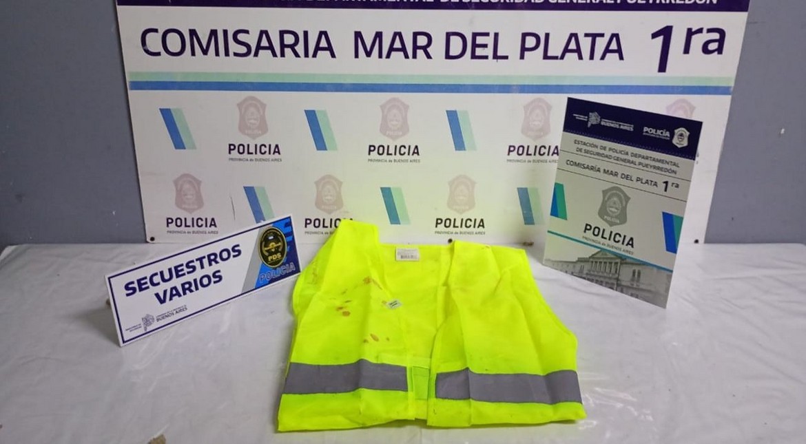 Robó un auto y lo reconocieron porque usaba un chaleco refractario