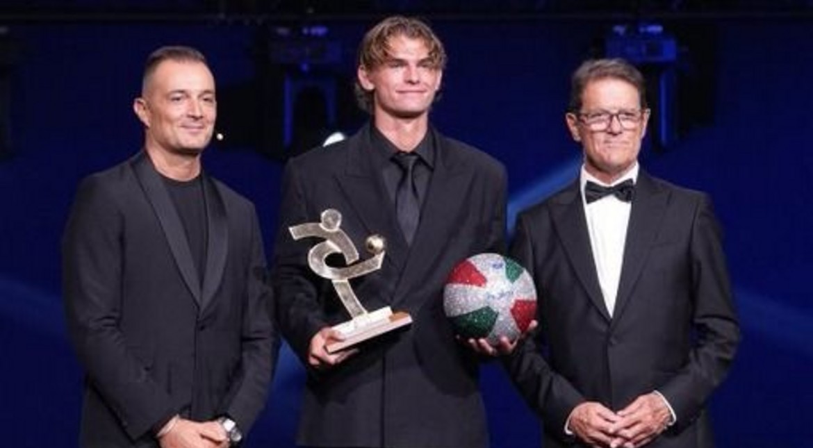 ¿El heredero de la "10" de Messi? Nico Paz fue reconocido con un importante premio