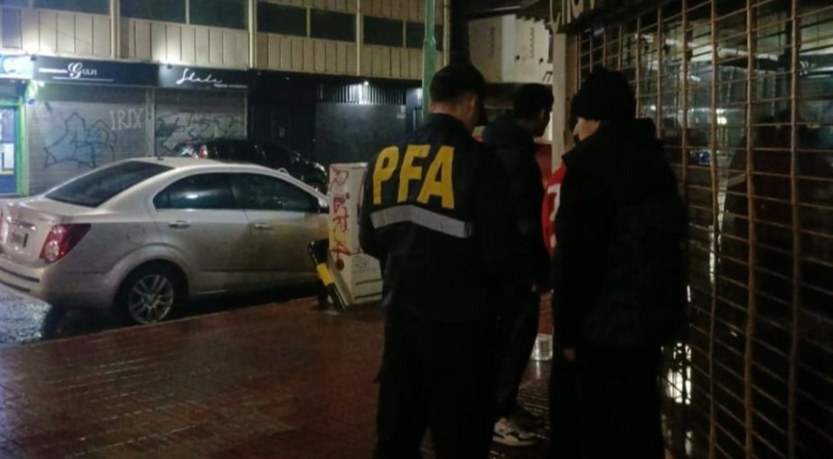 Hacía un “pasamanos” en la vieja terminal y lo detuvo la policía