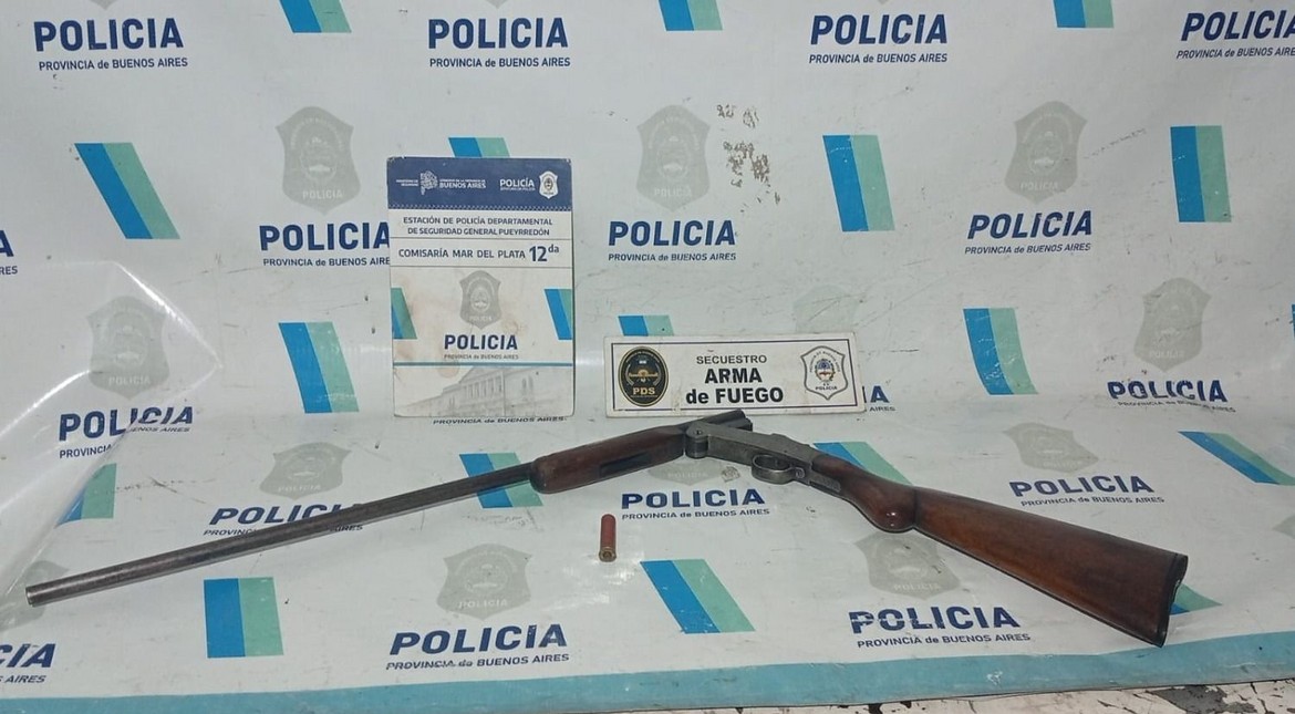 Discutía con sus vecinos y salió con una escopeta para terminar la pelea