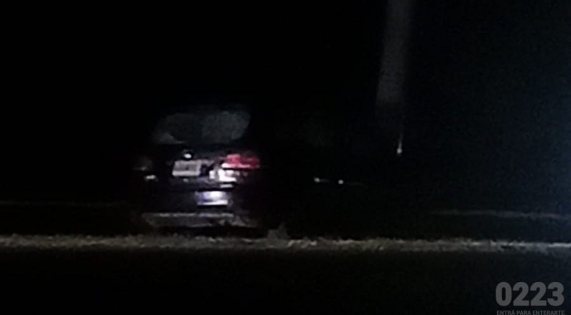 Impactante choque en Ruta 11: un auto se estrelló contra una columna