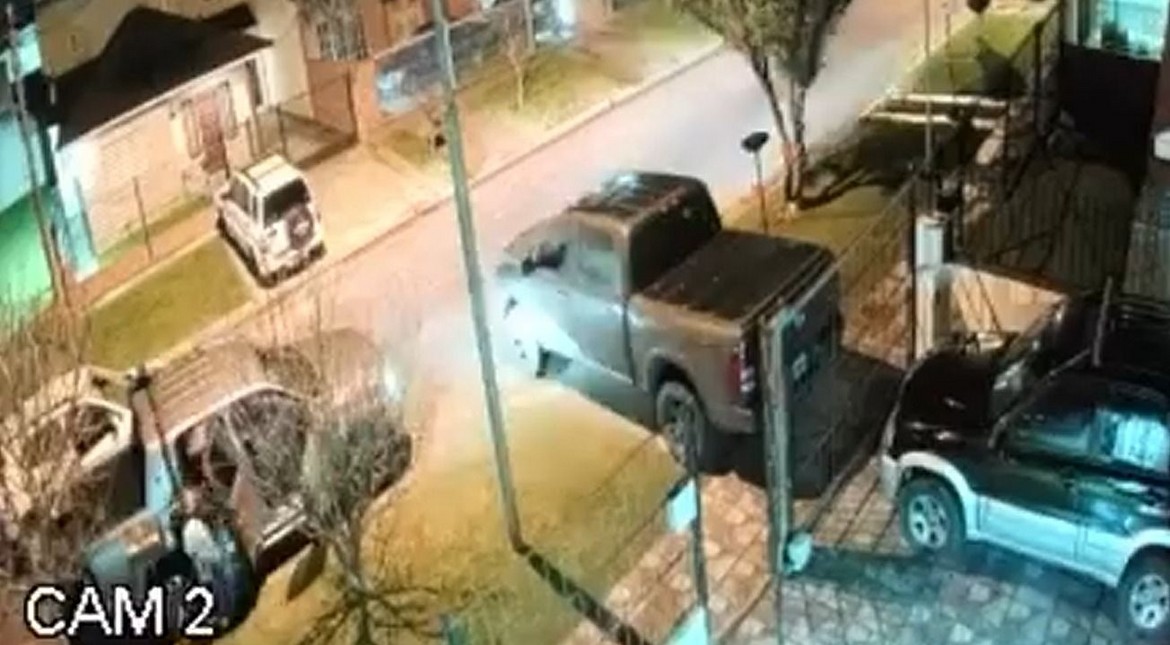 “Por favor, tranquilos”: el desesperante momento en que una familia fue asaltada al bajar de su camioneta