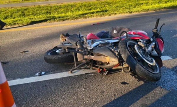 Motociclista de 36 años murió tras chocar contra un camión en la Ruta 2 cerca