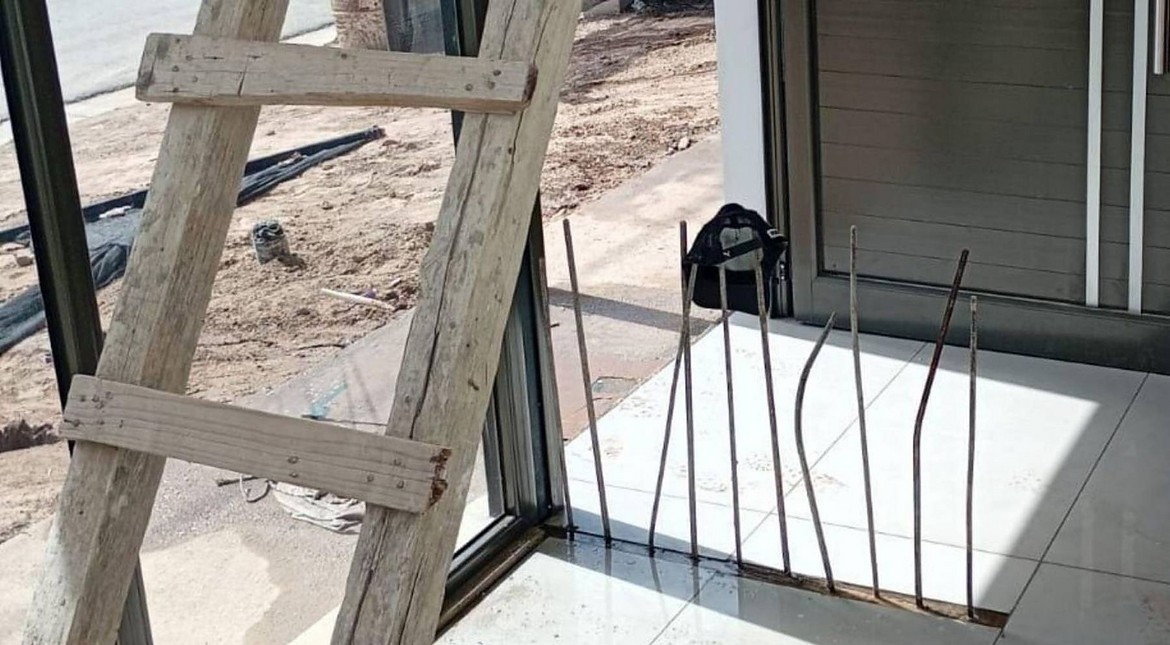 Horror en Córdoba: un obrero cayó desde un segundo piso y se clavó una varilla