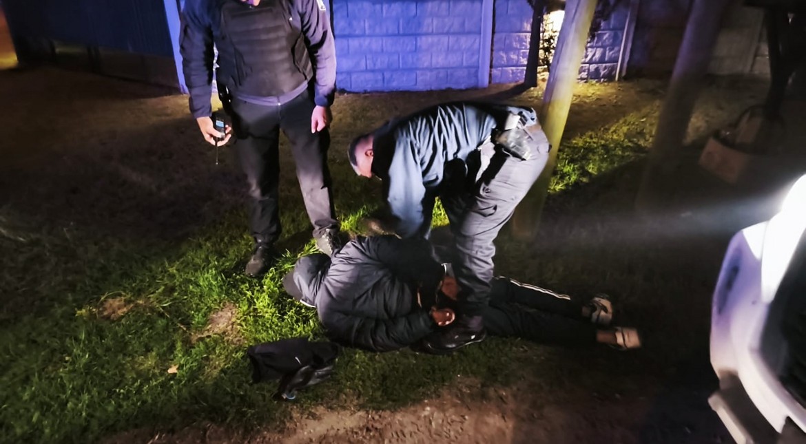 Violento robo a un hombre que estaba con sus hijos: le pegaron con una barreta