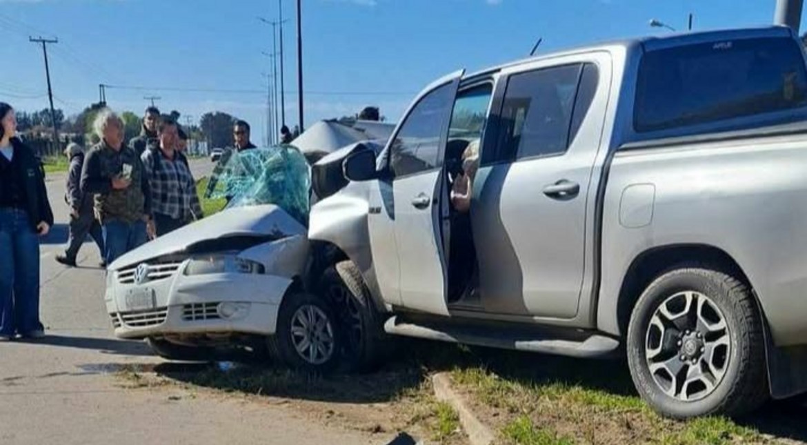 Murió una mujer tras un violento choque entre un auto y una camioneta en la ruta 88