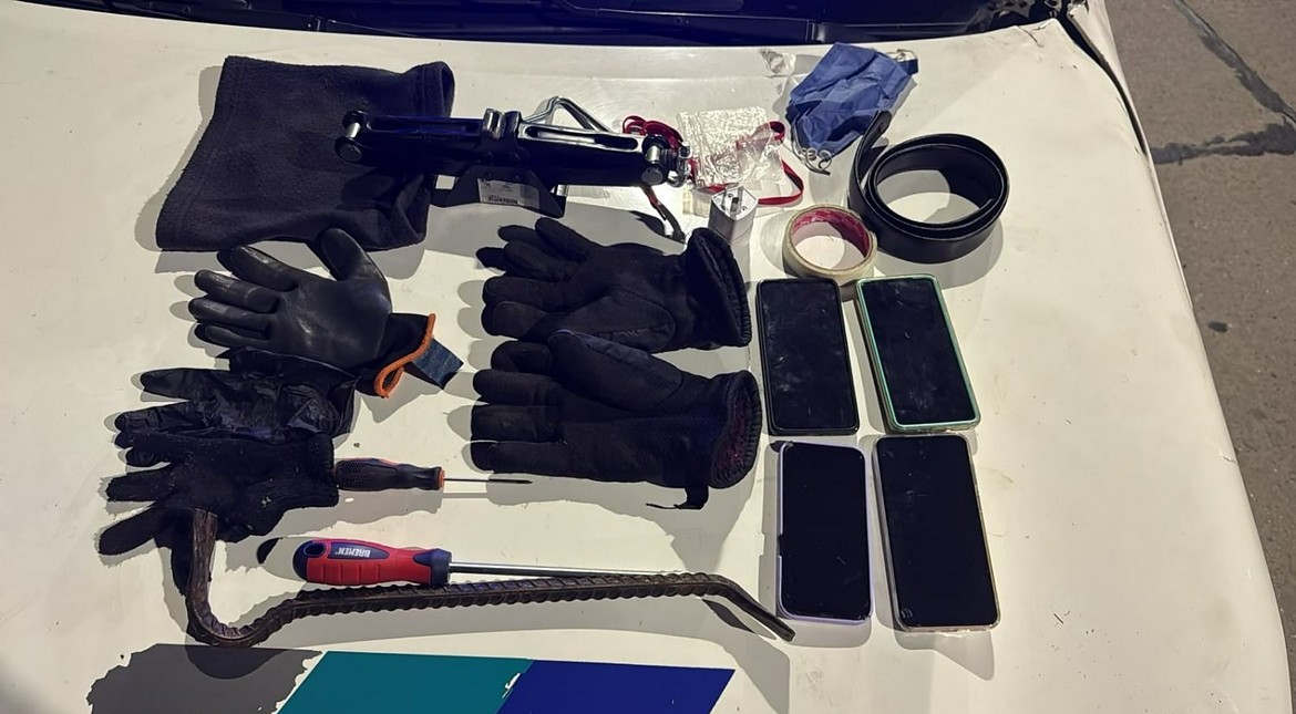 Barretearon una reja para entrar a robarle a una mujer de 88 años