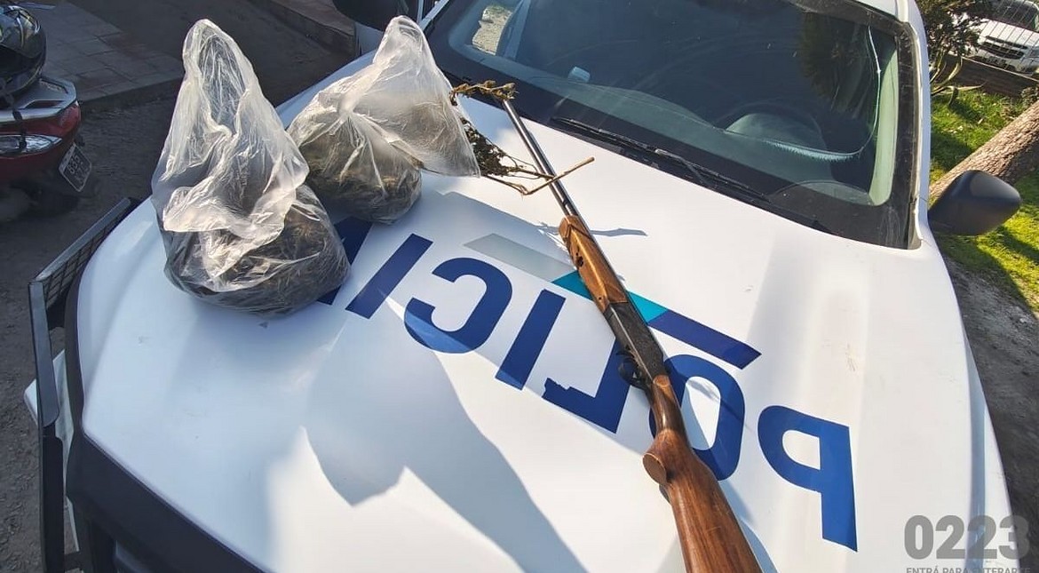 Aprehendieron a una mujer de 60 años y secuestraron marihuana y una escopeta en dos allanamientos