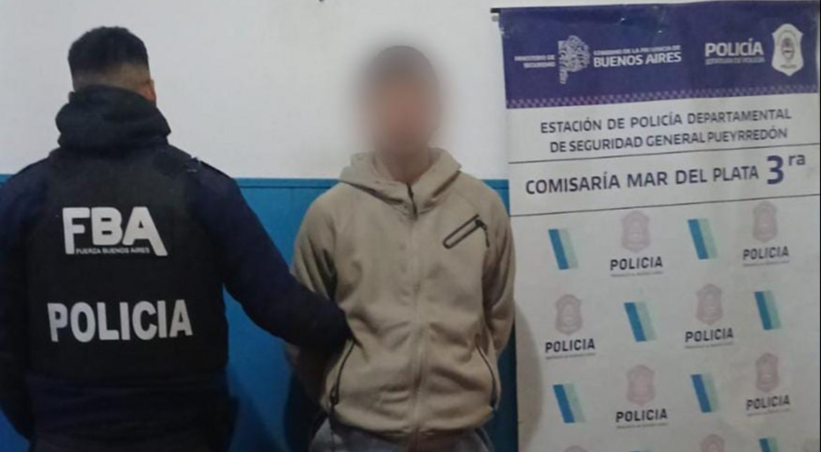 Violó la restricción de acercamiento, agredió a su expareja y atacó a la policía