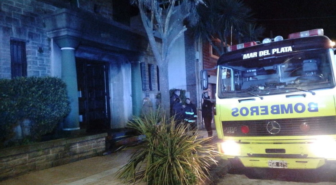 Susto en La Perla por un incendio en un templo judío