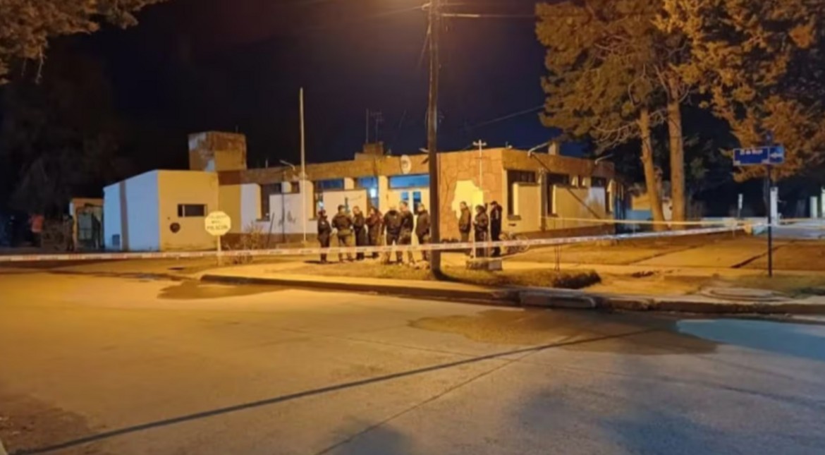 Un preso reclamó que lo trasladaran a otra ciudad, prendió fuego un colchón y murió junto a otro detenido