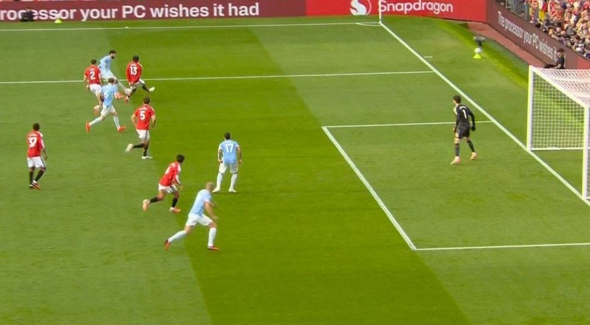 En Europa también pasa: escándalo en la Premier por el gol que definió el clásico de Manchester
