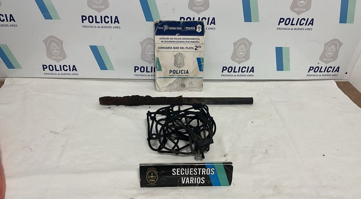 Iban a robar una casa y escaparon por los techos cuando llegó la policía