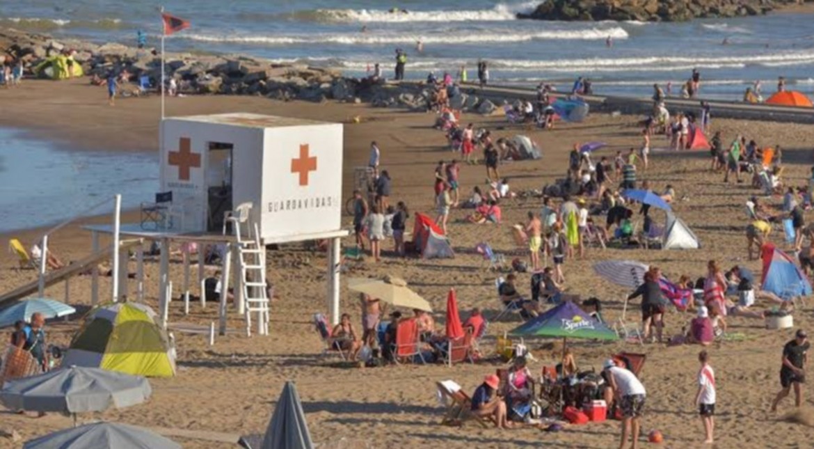 Falta poco: cuáles son las playas que tendrán guardavidas obligatorios desde octubre