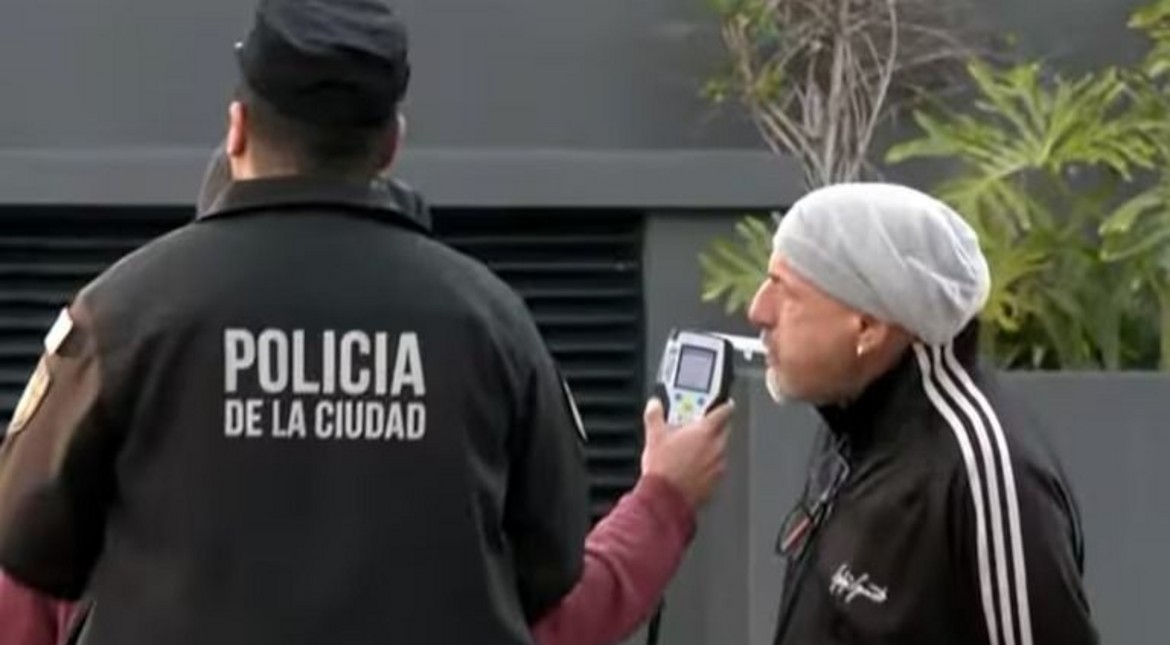 Gustavo Sofovich chocó y se atrincheró en el auto: "Fui a comprar yogurt"
