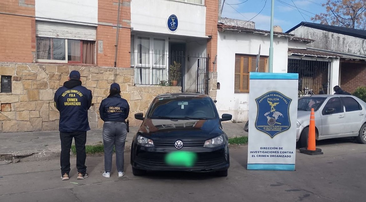 Cae acusado de liderar banda que robaba autos: le encontraron armas y municiones