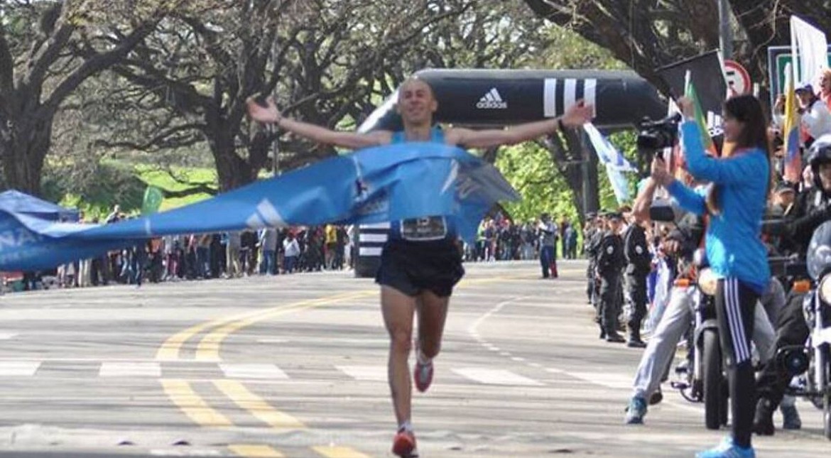 "No te metas que es una carrera": el día que un marplatense sorprendió e hizo historia frente a los keniatas en el maratón de Buenos Aires