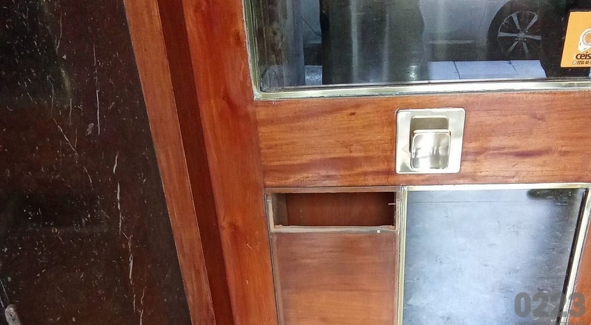 Insólito: ahora roban frentes de buzones en los edificios céntricos de Mar del Plata